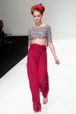 美しい色彩にあふれた、洗練されたエレガンス　イッサ ロンドン（ISSA LONDON）の2011年春夏コレクション｜写真24