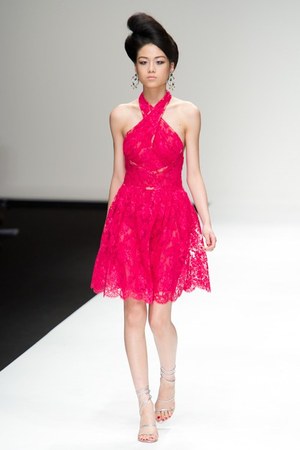 美しい色彩にあふれた、洗練されたエレガンス　イッサ ロンドン（ISSA LONDON）の2011年春夏コレクション｜写真28