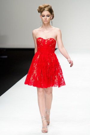 美しい色彩にあふれた、洗練されたエレガンス　イッサ ロンドン（ISSA LONDON）の2011年春夏コレクション｜写真31