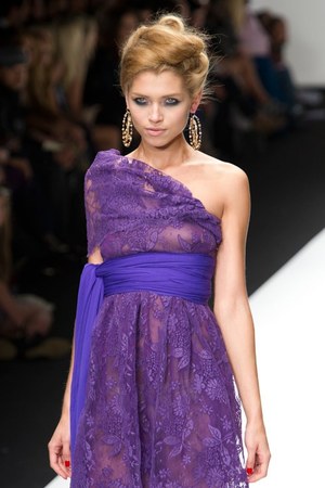 美しい色彩にあふれた、洗練されたエレガンス　イッサ ロンドン（ISSA LONDON）の2011年春夏コレクション｜写真34