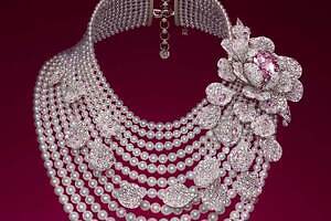 ミキモト“風に舞うバラの花びら”着想ハイジュエリー、Number_i神宮寺勇太が纏う薔薇ブローチなど