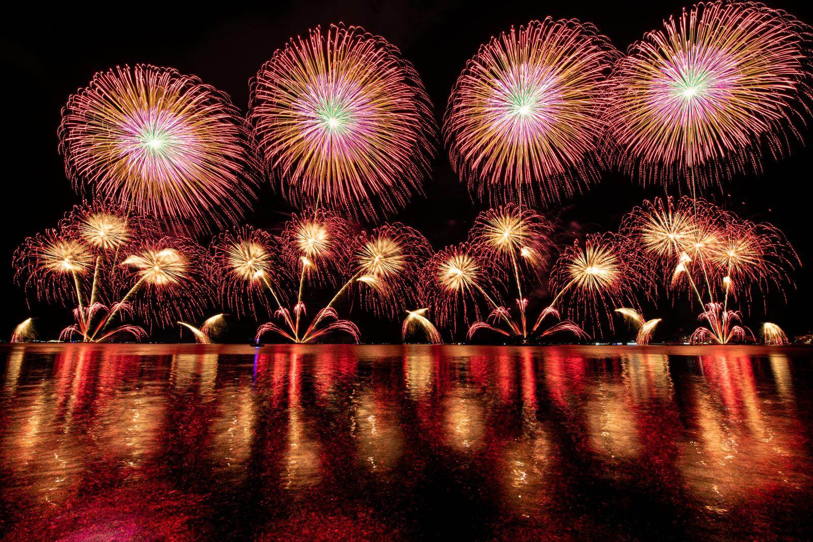 「2025松江水郷祭湖上花火大会」島根で、2日で約2万発の大輪花火＆かまいたちコラボのドローン演出｜写真13