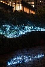 東京ガーデンテラス紀尾井町の夏イベント、‟青く染まる”ライトアップや白桃パフェなど納涼メニュー｜写真4