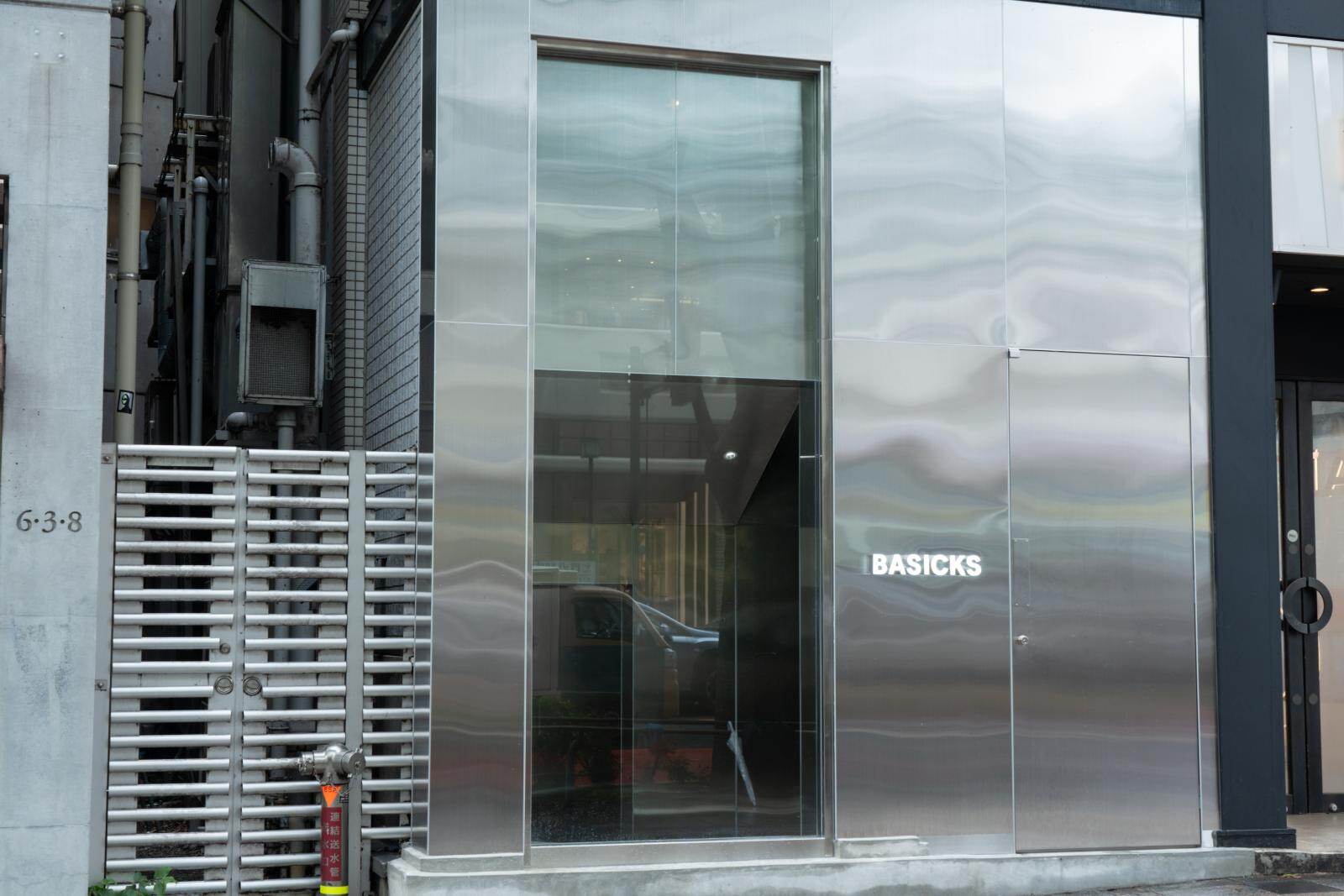 ベイシックス初の旗艦店が東京・表参道に、”BB”ロゴシャツやパーカーなど限定アイテム11型｜写真10