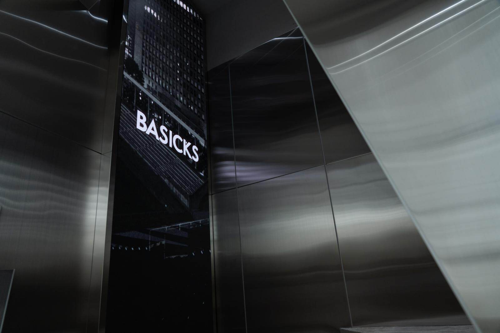 ベイシックス初の旗艦店が東京・表参道に、”BB”ロゴシャツやパーカーなど限定アイテム11型｜写真11
