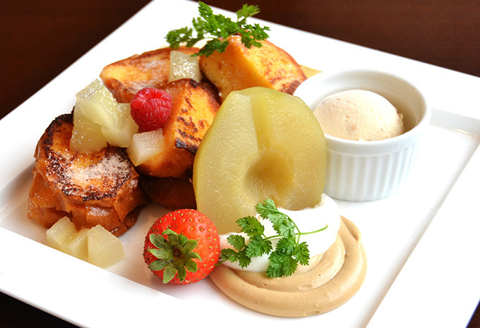 カフェ アクイーユ、林檎のパンケーキ＆洋梨のフレンチトースト - 新食感ドーナッツパンケーキも | 写真