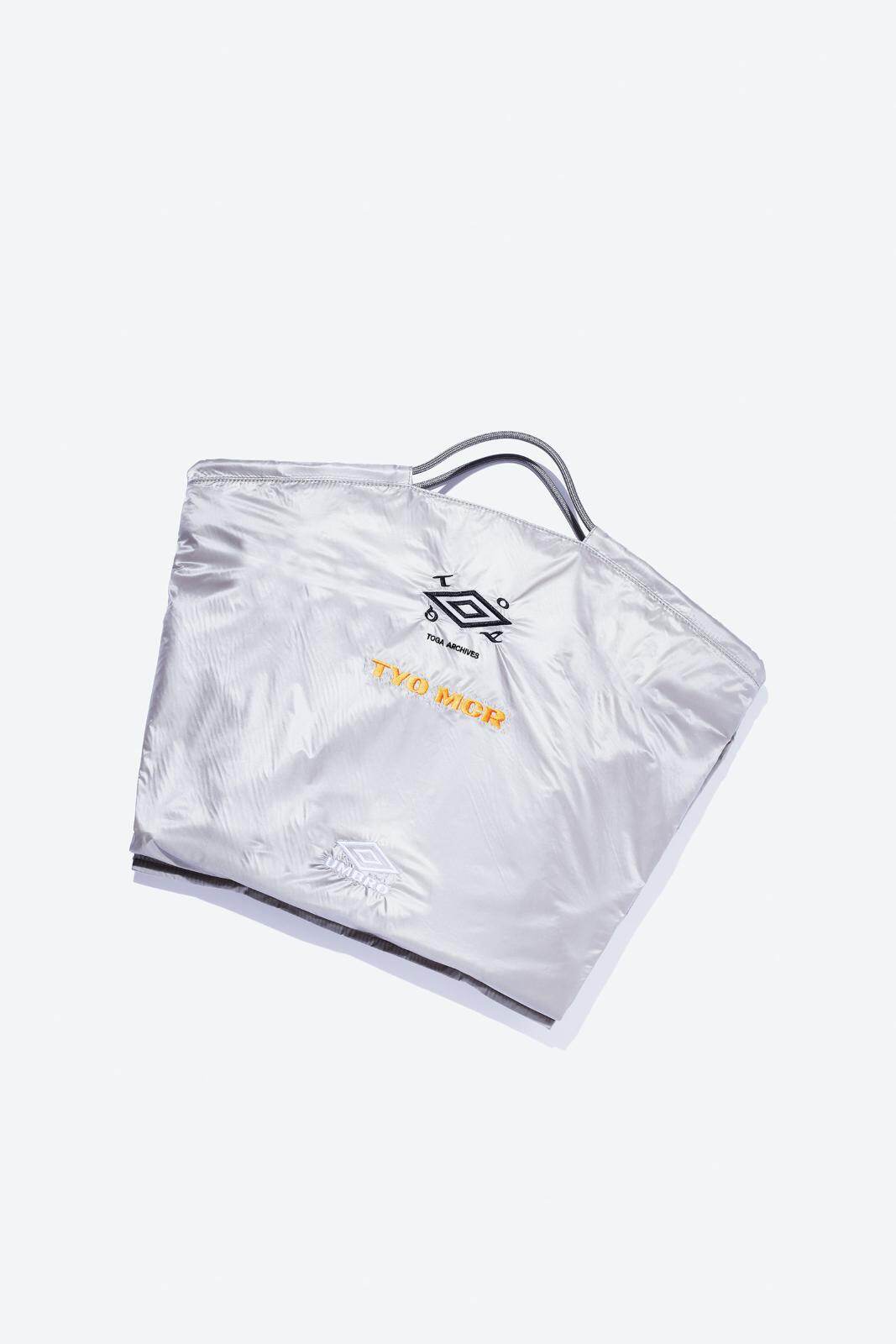 TOGA×アンブロ、“メタル装飾”配したブルゾンやコラボロゴ刺繍入りドレスなど｜写真16