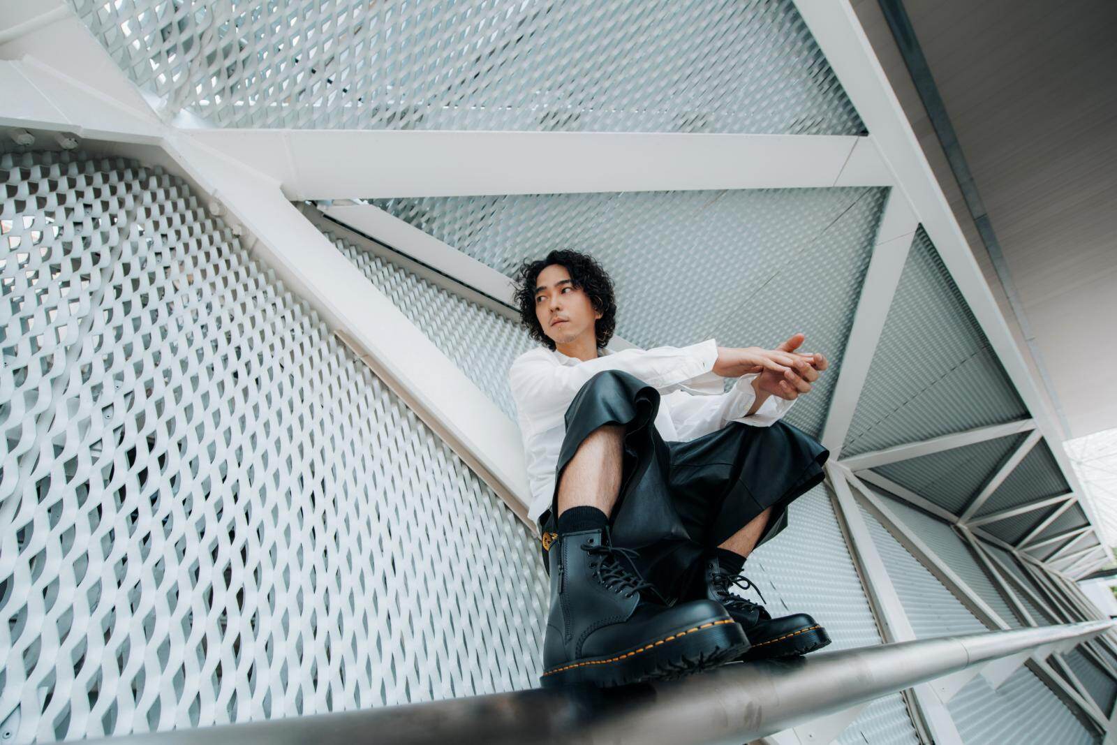 Dr. Martens ブラック 厚底ヒールブーツ 写真13/14｜ドクターマーチン“ジップ仕様”の「1460」ブーツ