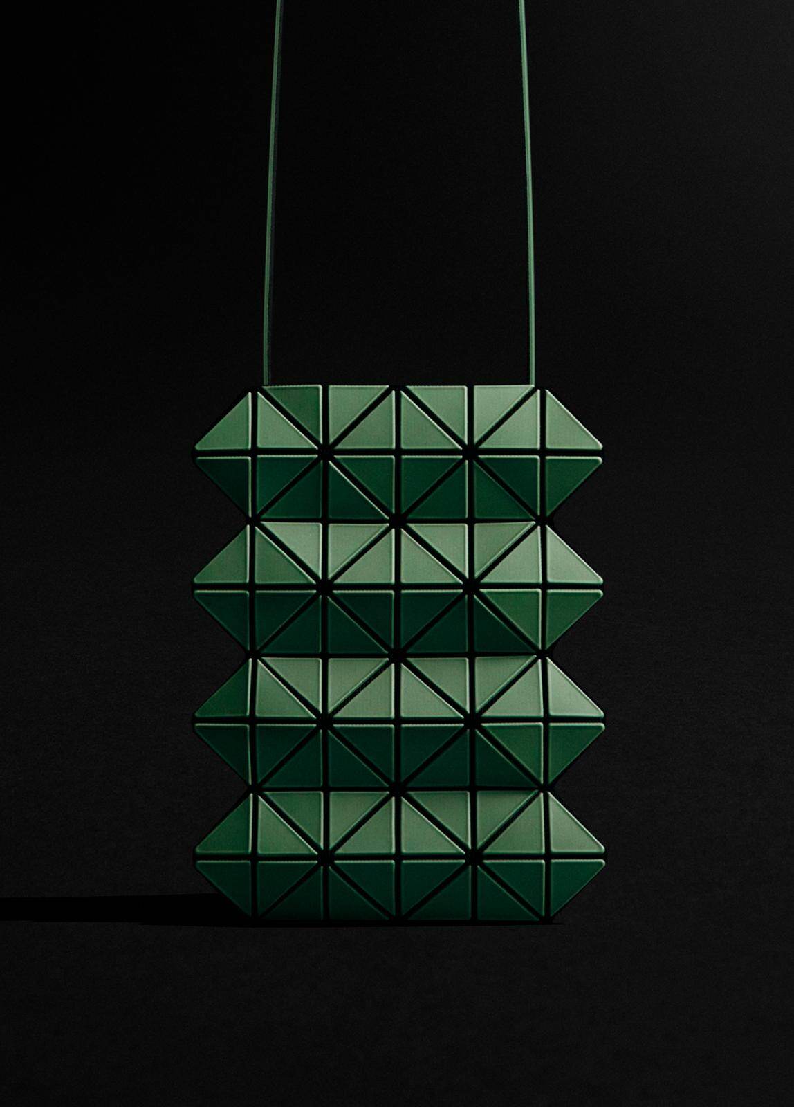 「グロース」ショルダーバッグ 63,800円 サイズ：H21.5cm×W11.5cm×D5.5cm