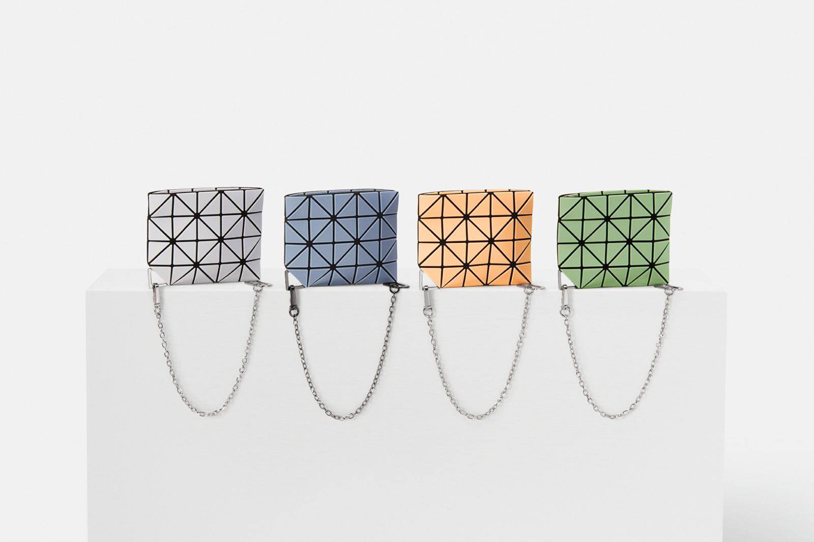 「フリッパー」パスケース 27,500円 サイズ：H11.0cm×W13.5cm
