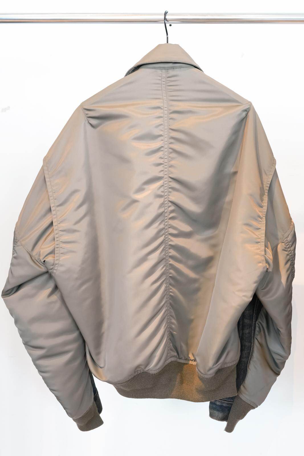 メゾン ミハラヤスヒロ“タグ付けNG”プリントスウェット＆落書き風パッチ付きシャツ｜写真5