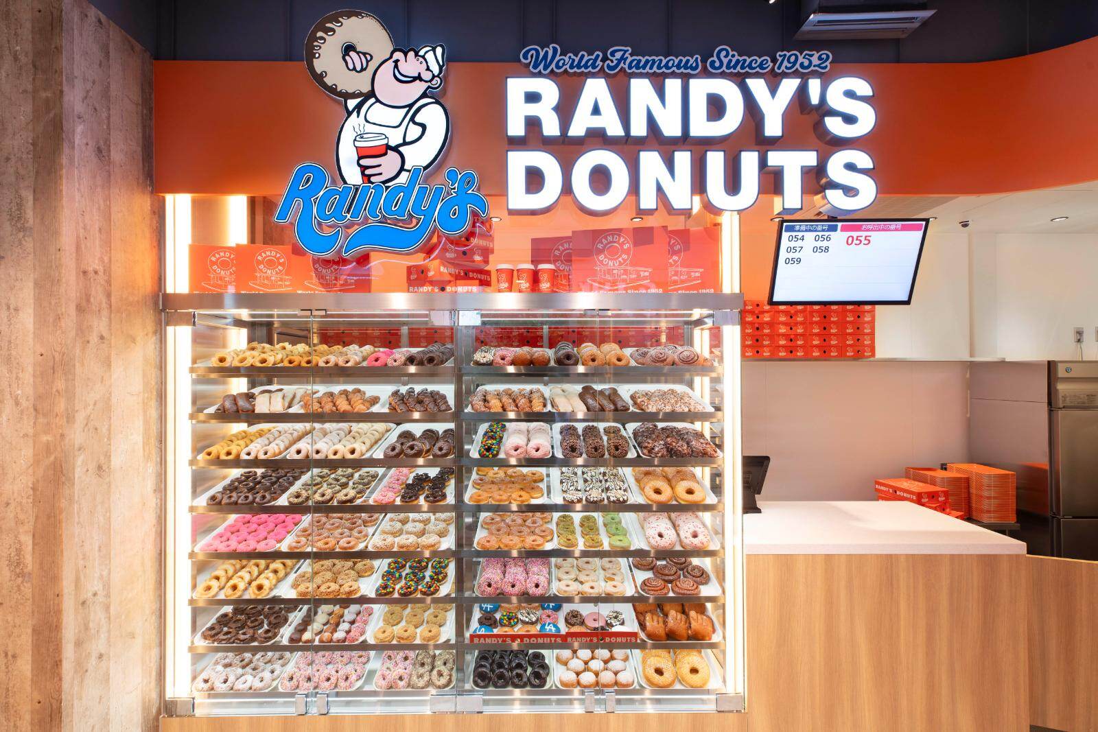 LA発「ランディーズドーナツ」夏の新作、‟レモン香る”ホワイトチョコレートドーナツ｜写真4