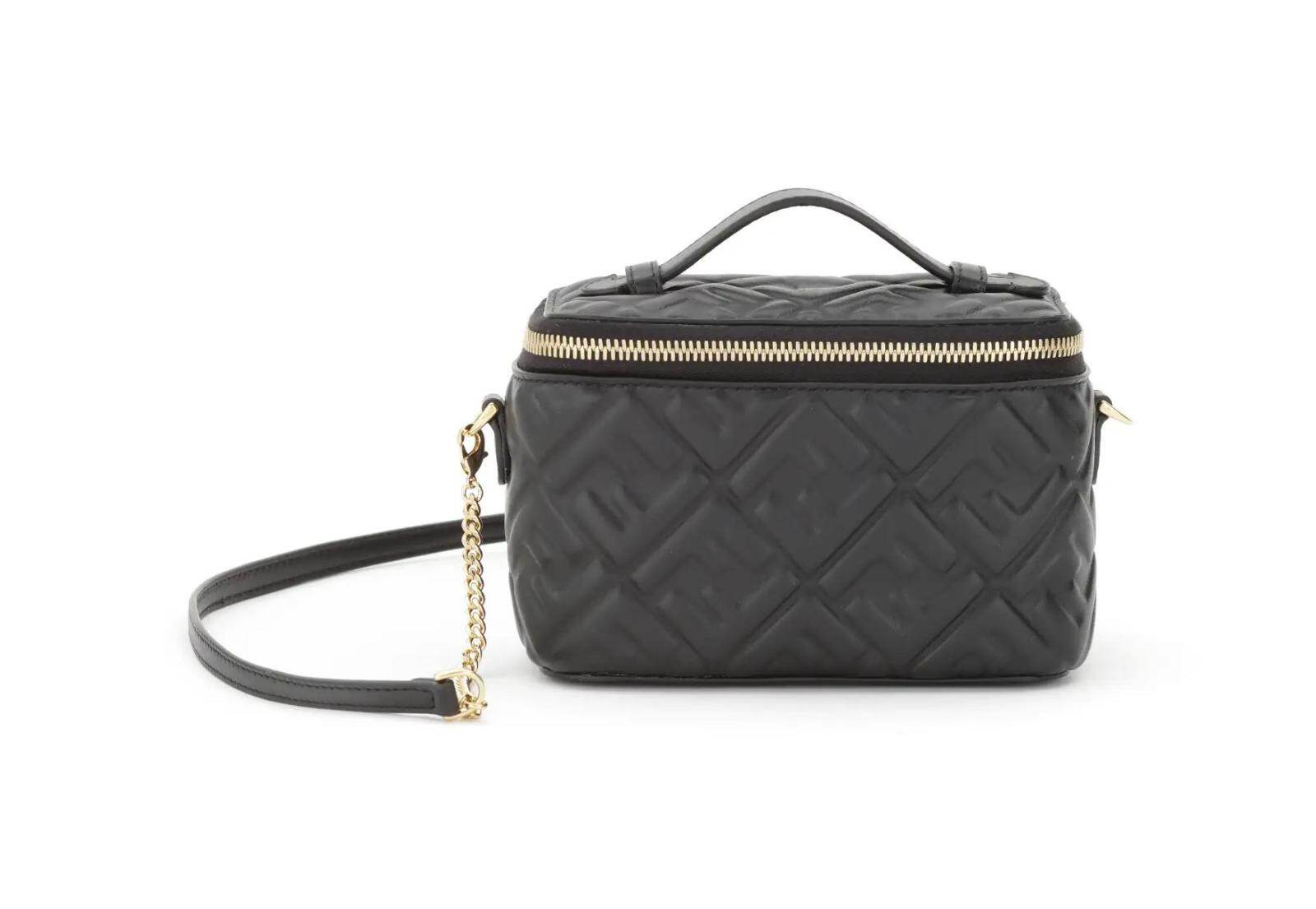 FENDI 今月で終了します フェンディのヴァニティ型ミニバッグ、パステルカラーの“FF