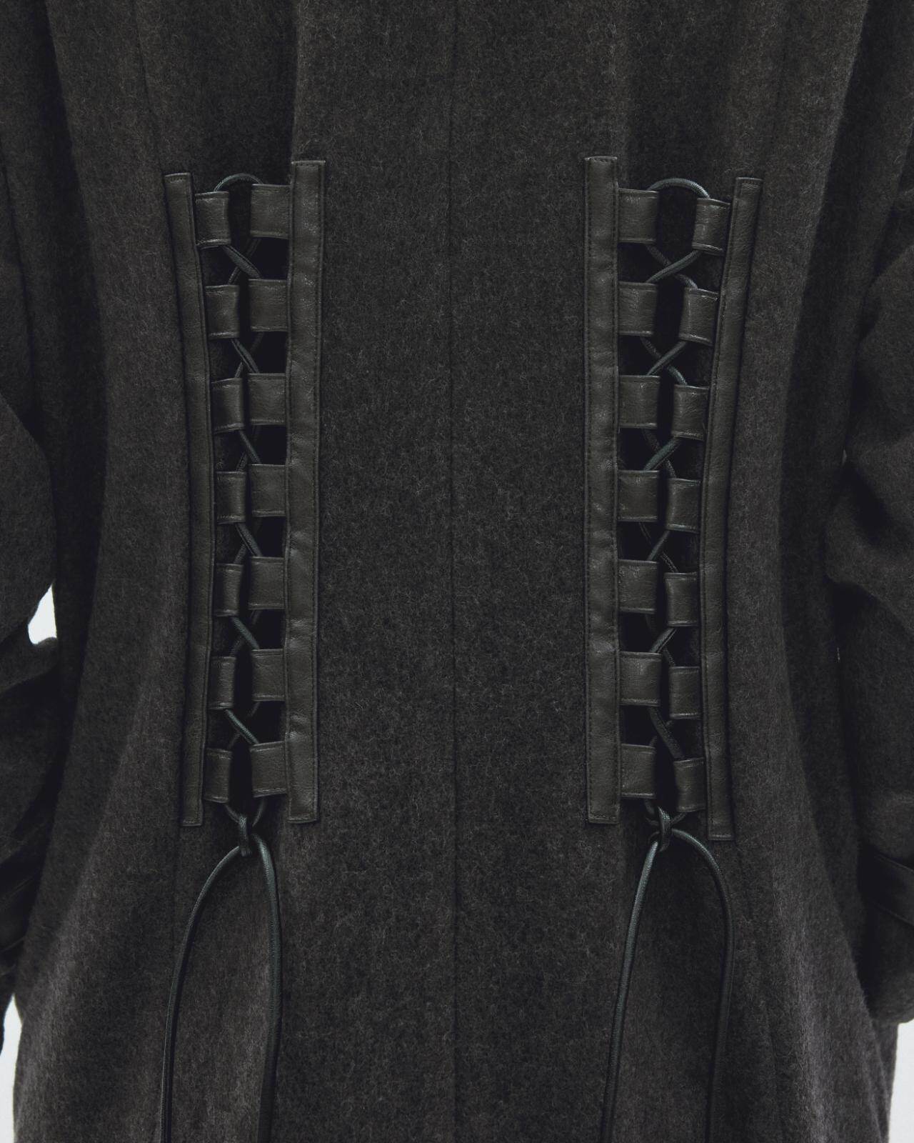 タナカダイスケ“フリル袖”ニットや花柄レースのカーディガン、雪のビーズ刺繍バレッタも｜写真5