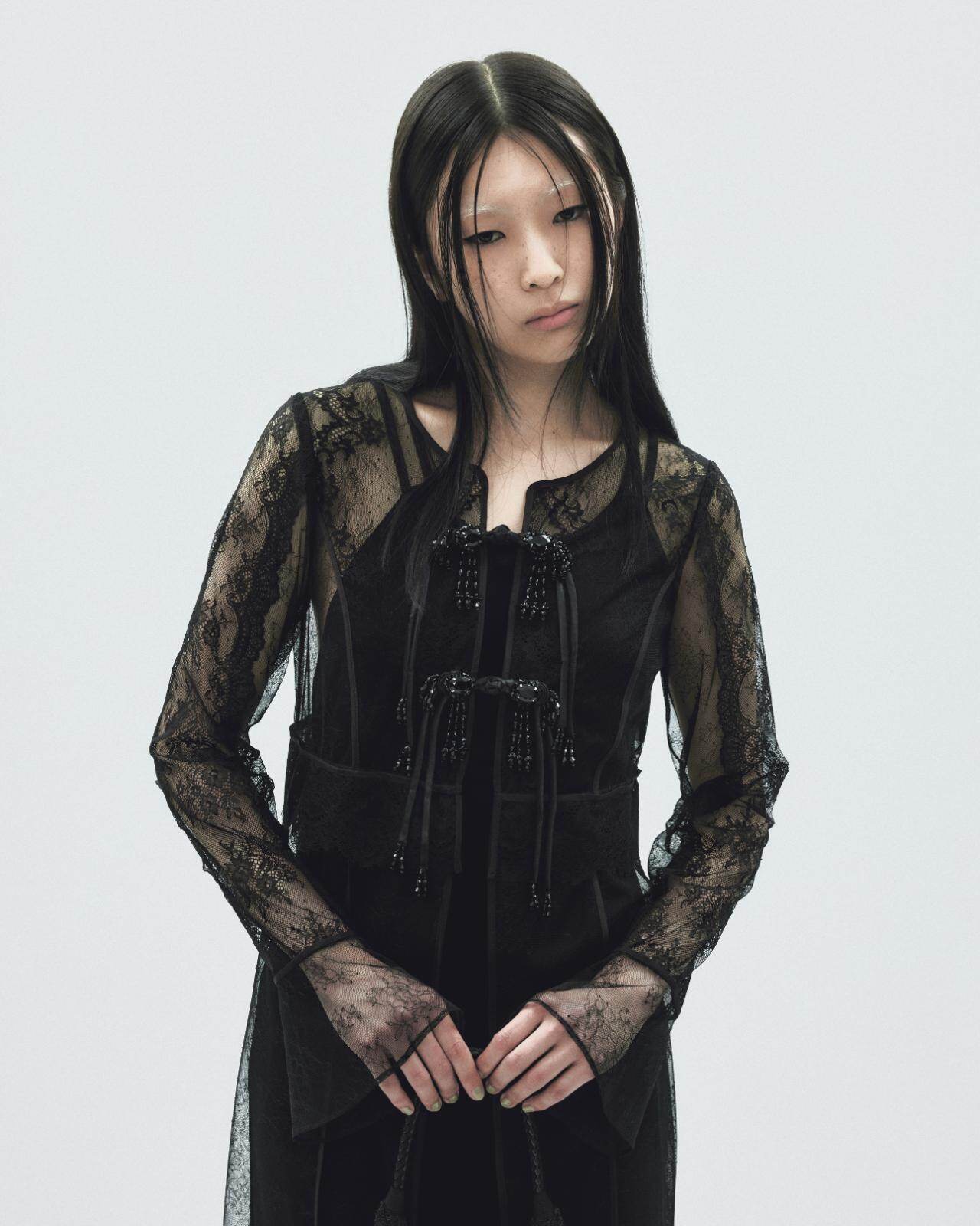 黒の花柄フリルレースカーディガン カーディガン】 アウター 羽織り 黒 ブラック 白 オフホワイト