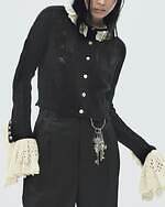 タナカダイスケ“フリル袖”ニットや花柄レースのカーディガン、雪のビーズ刺繍バレッタも｜写真3