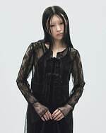 タナカダイスケ“フリル袖”ニットや花柄レースのカーディガン、雪のビーズ刺繍バレッタも｜写真1