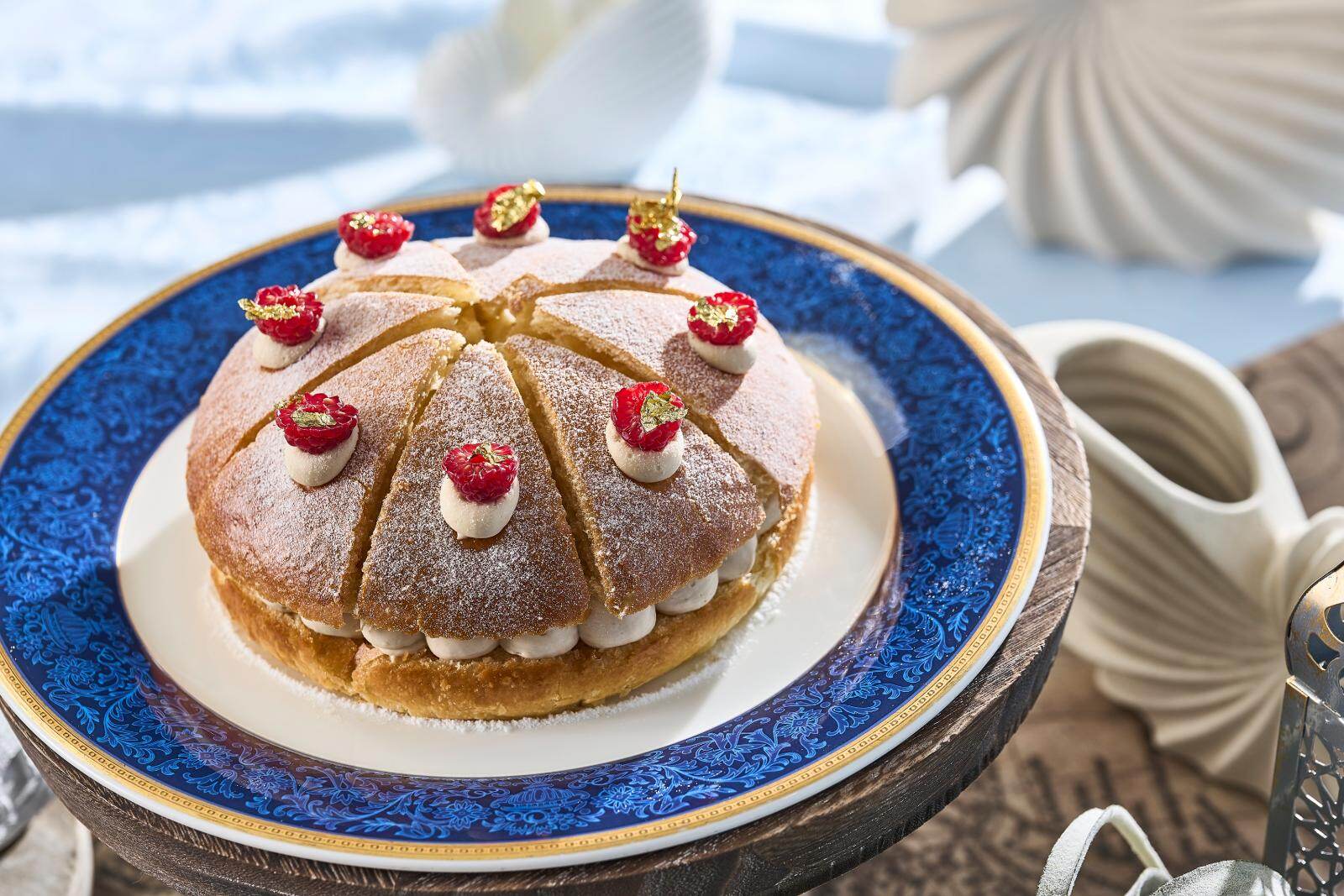 ダージリンティー風味のトロペジェンヌケーキ ラズベリージャム 