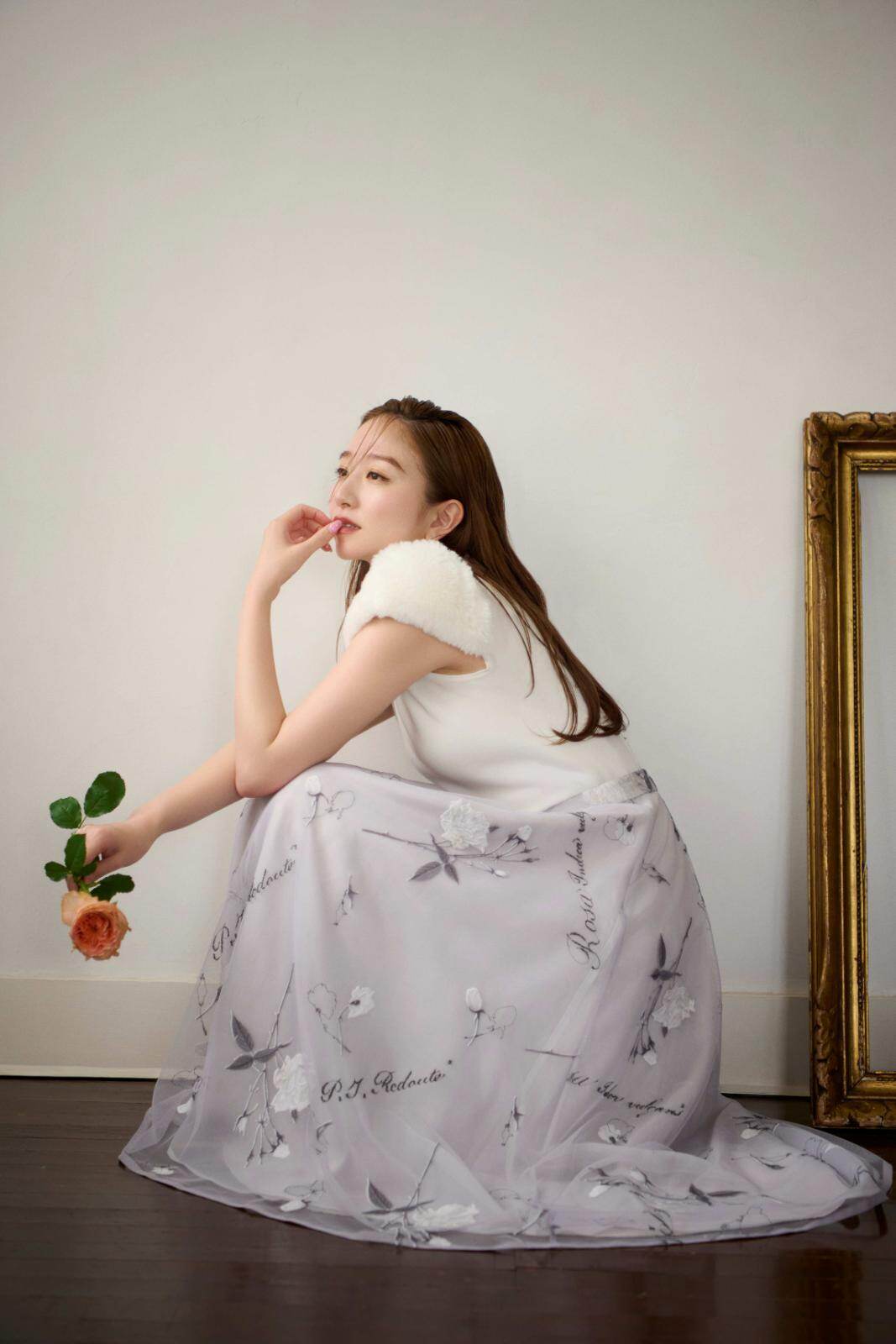 セルフォード“チュール花”付きカーディガン＆バラのつぼみチャーム、植物画家ルドゥーテとコラボ｜写真11