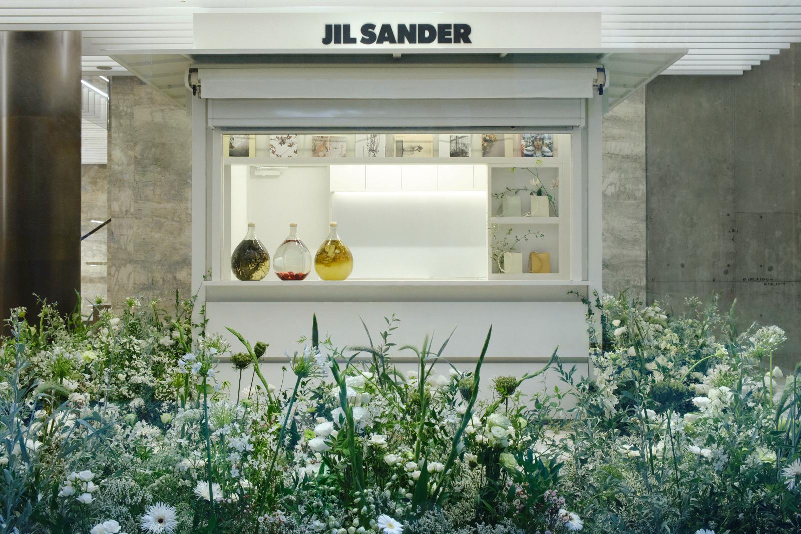 ジル サンダー銀座が“草花に包まれる”インスタレーションイベント、限定ドリンク販売も