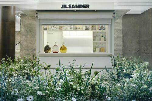 ジル サンダー銀座が“草花に包まれる”インスタレーションイベント、限定ドリンク販売も