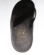 ディスイズネバーザット×アイランドスリッパのスエードサンダル、カーキとブラウンの鼻緒で｜写真2