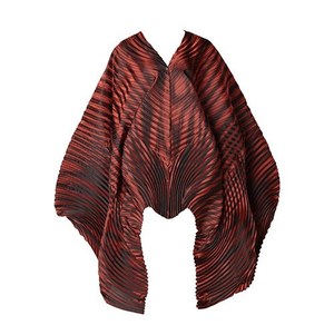 イッセイ ミヤケから日本の伝統色”洗朱”を使用した限定バッグや財布など｜写真5