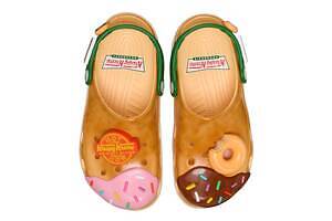 新品crocsクロックスクリスピークリームドーナツ24センチ クラシッククロッグ クリスピー・クリーム・ドーナツ「オリジナル グレーズド」が