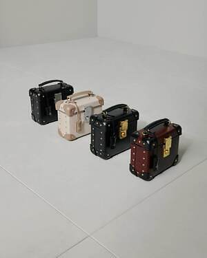 グローブ・トロッター“トラベルバッグ風”ミニバッグ、メタル施錠式ロック＆レザートリム｜写真1