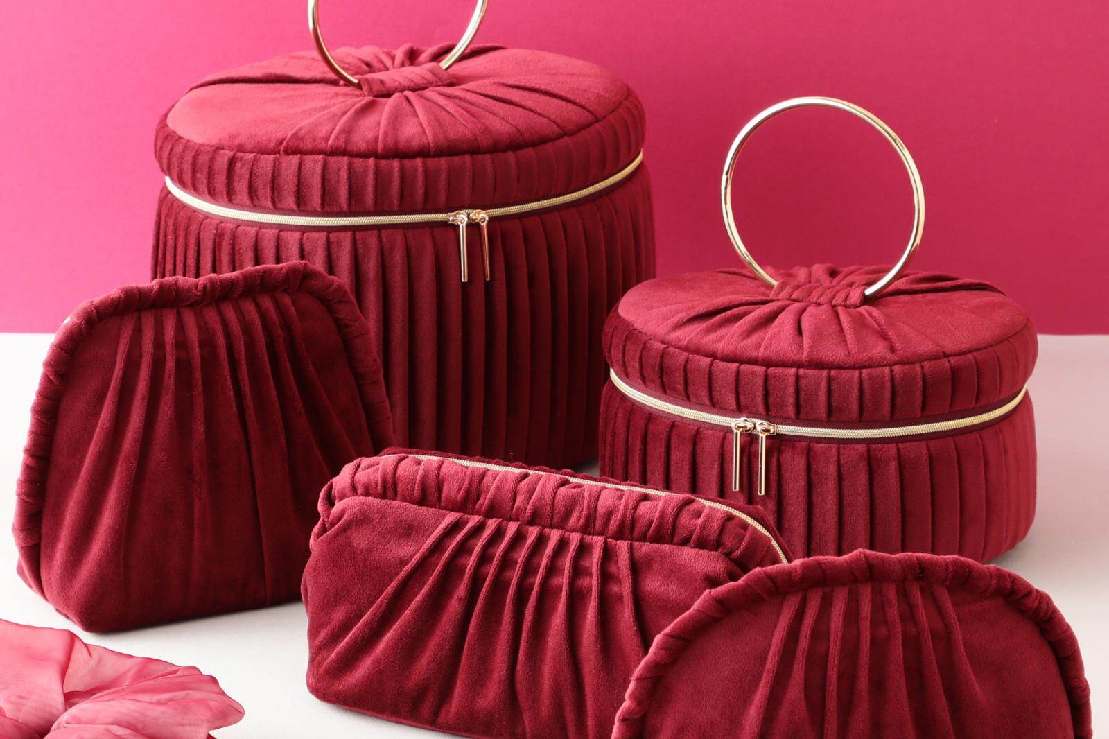 フランフラン秋色メイクツール、リボンを飾ったベロアポーチやヘアクリップも