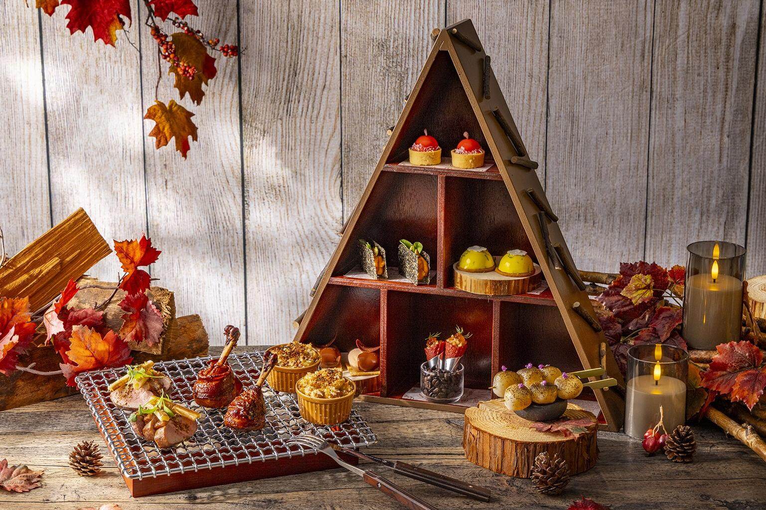 ロリポップキャンディー｜ヒルトン東京‟キャンプファイヤー”着想の肉アフタヌーンティー、熱々の鴨肉グリルやさつまいも団子など