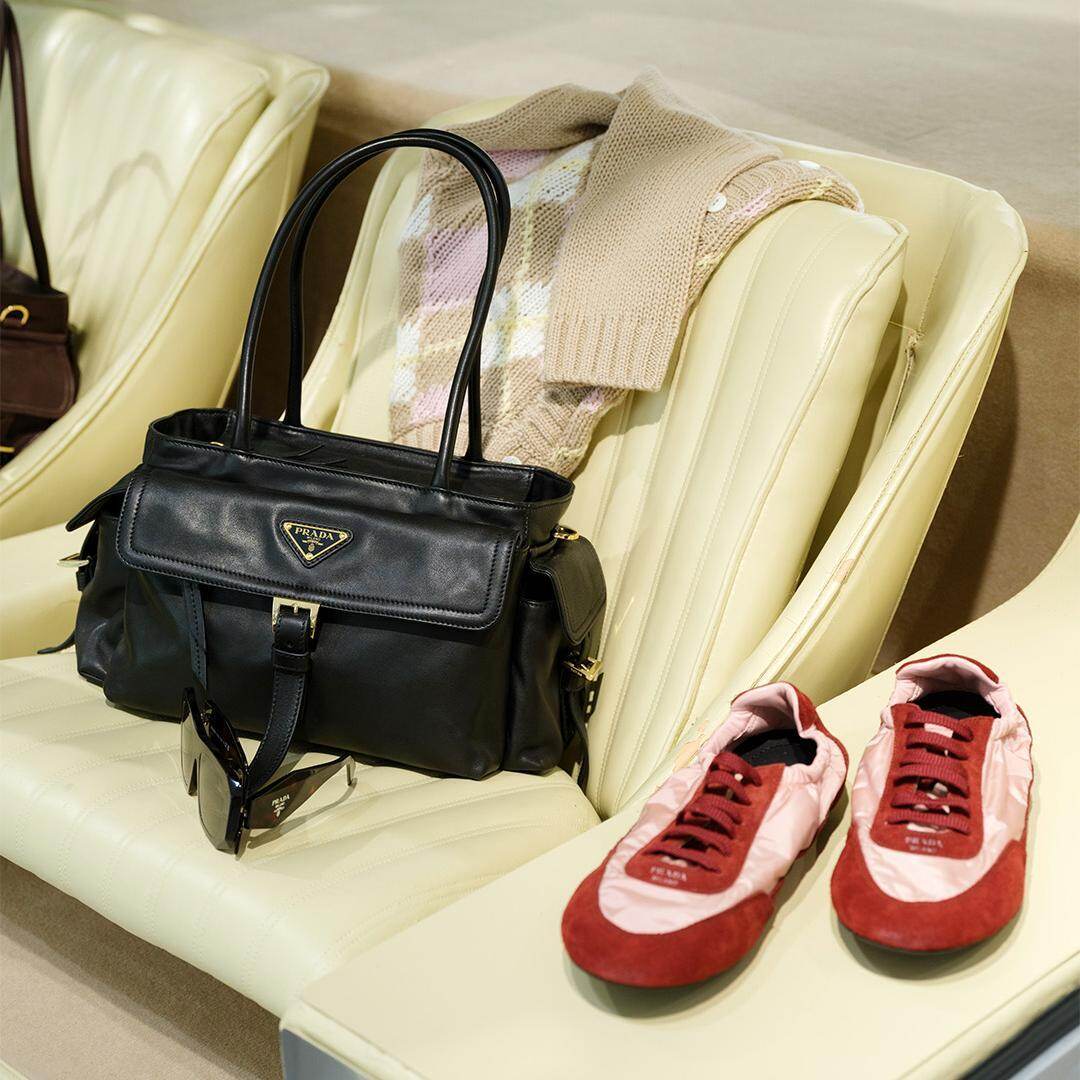 【.M.】【新品・箱付き】PRADA スエード チェーン装飾パンプス PRADA プラダ バックルデザイン パンプス レザー