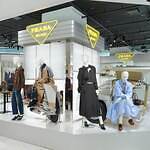 PRADA ソリッド 無地 ナロータイ イタリア製 箱付き グレー 箱付き PRADA 二つ折り財布｜Yahoo!フリマ（旧PayPayフリマ）