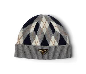 プラダ“スエードorナッパレザー”の機能美バッグやチェーン付きミニ財布｜写真7