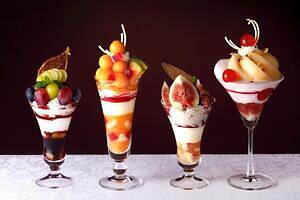 資生堂パーラー「真夏のパフェフェア」“富良野メロン”や無花果尽くしのパフェ全4種