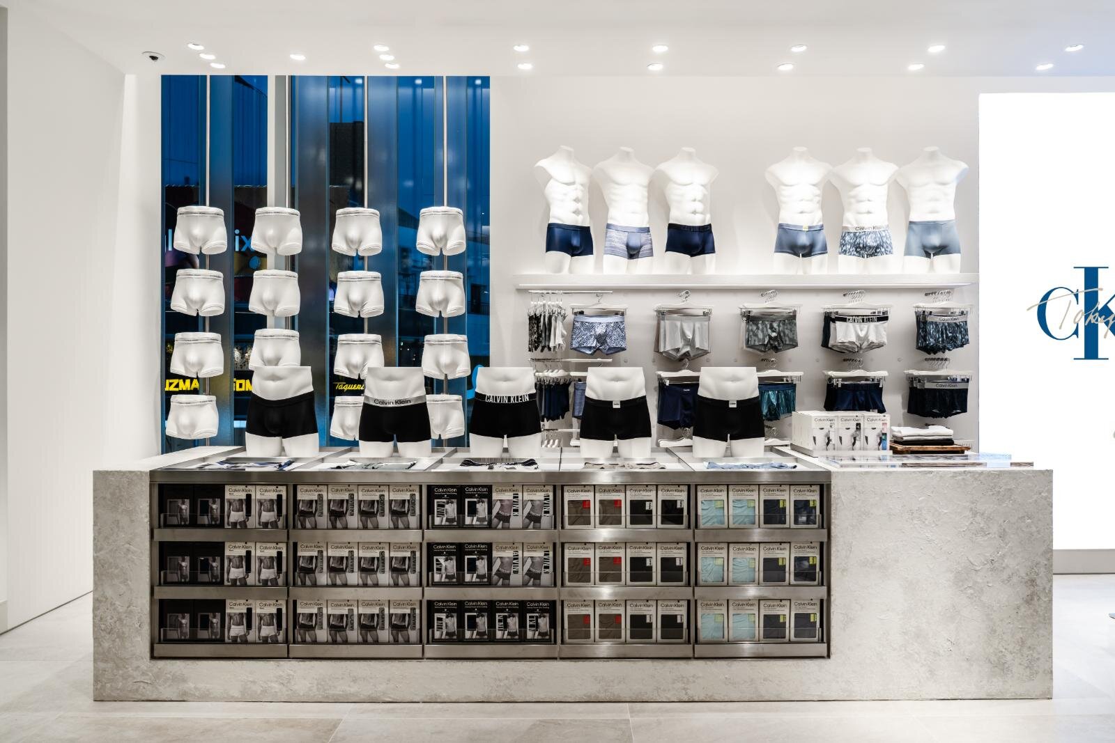 カルバン・クライン”アジア初”世界最大旗艦店が東京・原宿に、3フロアにアパレルやアンダーウェア展開｜写真30