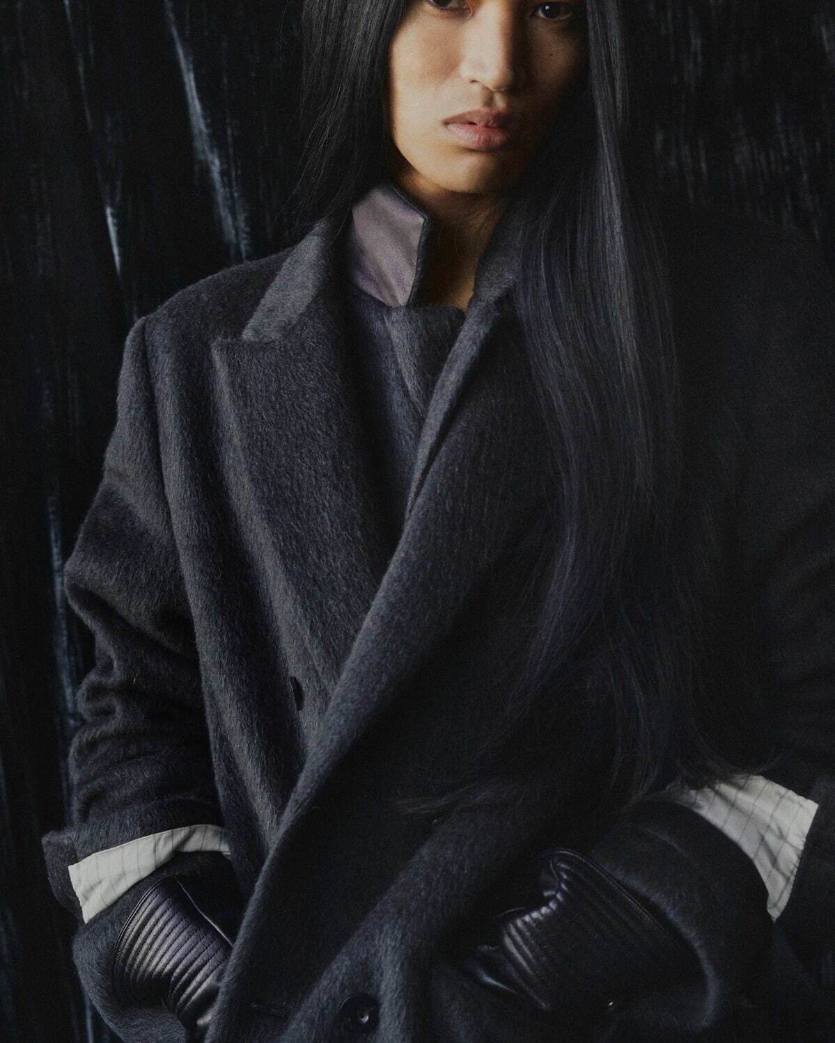 イレニサ“シャギーモヘア”のダブルチェスターコート＆軽やかなホースレザージャケット｜写真2