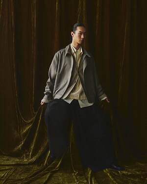 イレニサ“エポーレット付き”軽やかウールのブルゾン＆柔らかなブリーチのデニムスラックス｜写真1