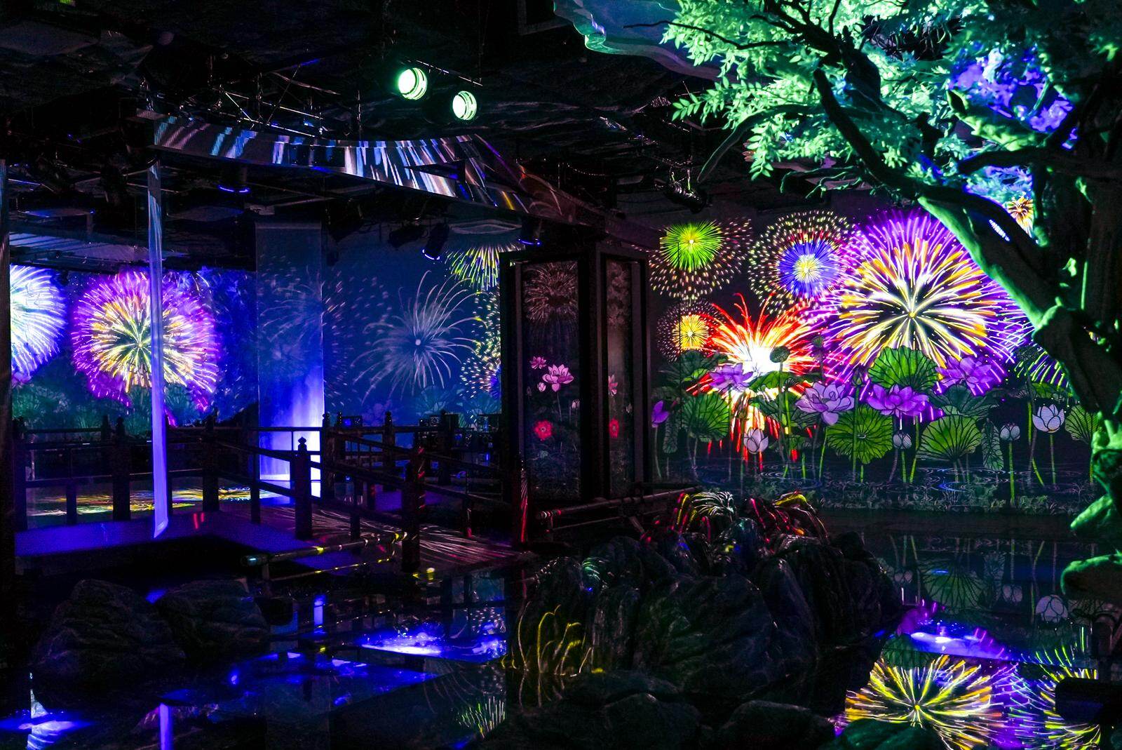 神戸「アトア」アート没入型アクアリウム、フォトジェニックな花火演出や‟カワウソ”スイーツ＆ぬいぐるみ｜写真8