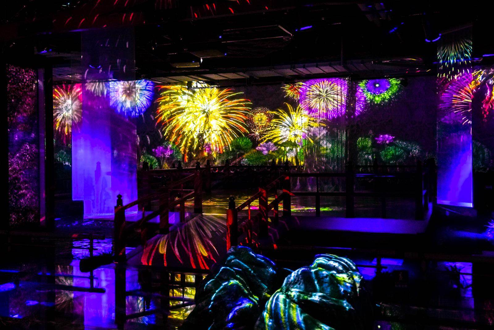 神戸「アトア」アート没入型アクアリウム、フォトジェニックな花火演出や‟カワウソ”スイーツ＆ぬいぐるみ｜写真7