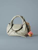 フェンディ“ふんわりカプチーノ”やラビオリのバッグチャーム、どんぐり＆リスモチーフも｜写真15