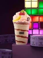 キス トリーツ”アーケードゲーム”風8ビットロゴTシャツ、フルーツグミ載せたミルクシェイクも｜写真9