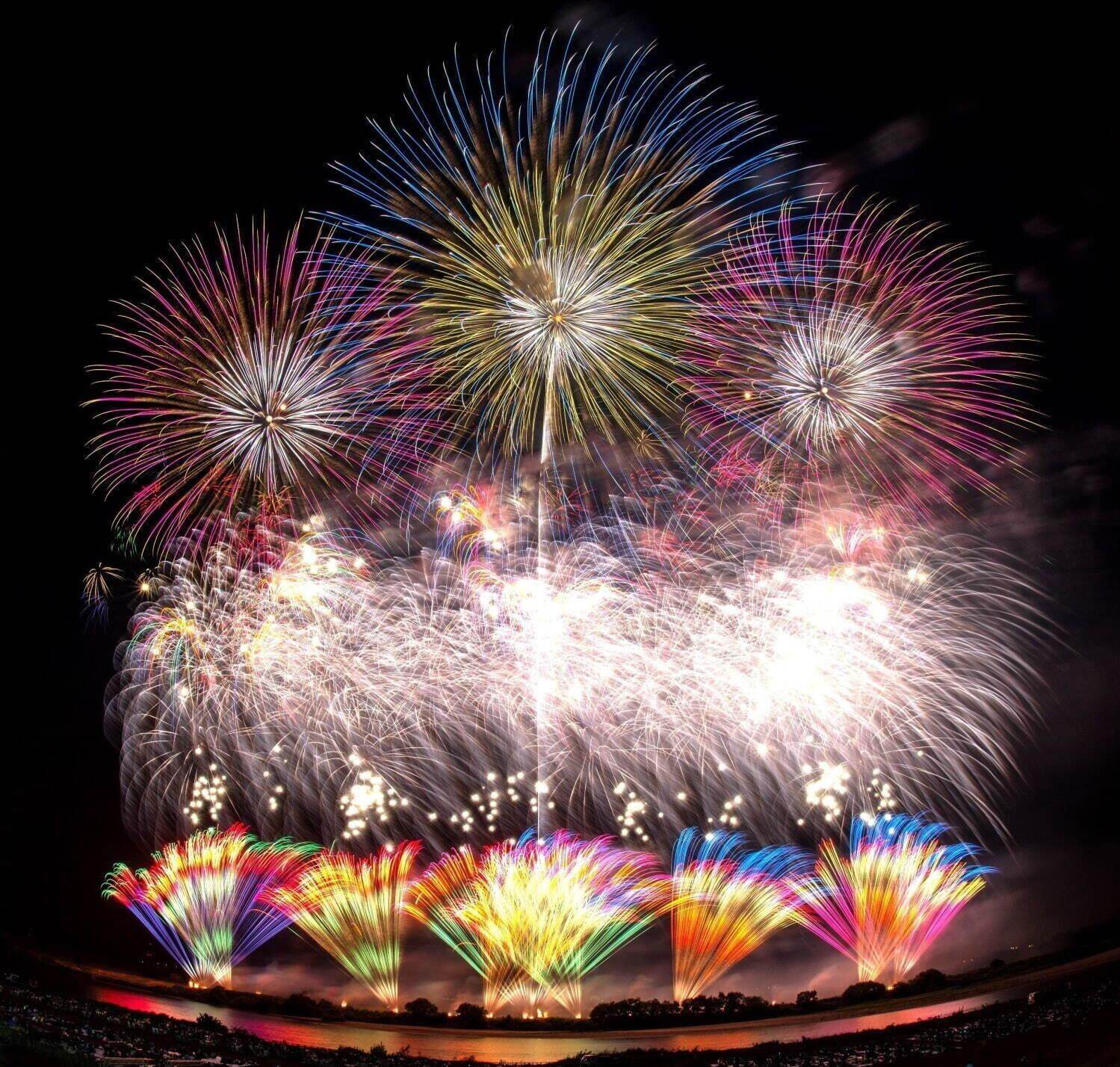 「第38回利根川大花火大会」茨城・利根川河川敷で、日本屈指の花火師たちが約3万発を打ち上げ｜写真1