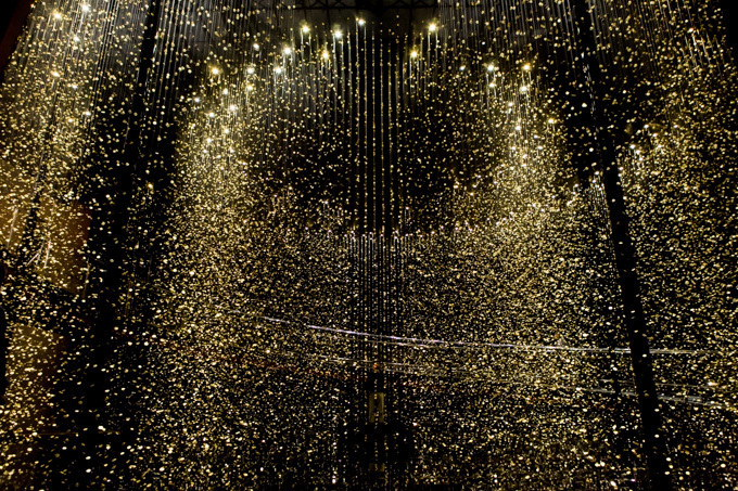 シチズン、時計の地板による「光」と「時」の圧倒的な空間演出 - 東京で開催 | 写真
