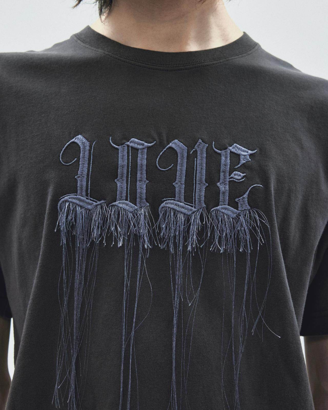 タナカダイスケ限定“LOVE”刺繍Tシャツ＆初の3WAYスマホストラップ｜写真6