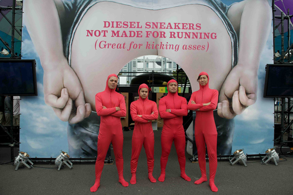 ディーゼル、ウワサの日給5万円アルバイト、なんと応募は4960人！その中から選ばれた4人は…