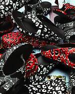 タカヒロミヤシタザソロイスト．×ウーフォスの厚底サンダル、全面レオパード＆楽譜のパターン入り｜写真9