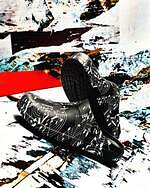 タカヒロミヤシタザソロイスト．×ウーフォスの厚底サンダル、全面レオパード＆楽譜のパターン入り｜写真3