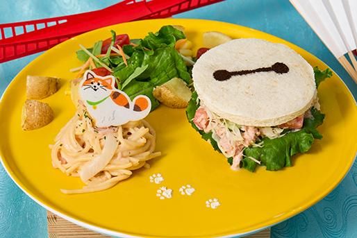 ディズニー「ベイマックス」カフェ”顔型”サンドイッチ＆力士姿のドリンク、東京・愛知・大阪で
