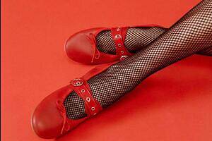 レペット”ロック風”バックル付き新作バレエシューズ「バレエ ツイスト」